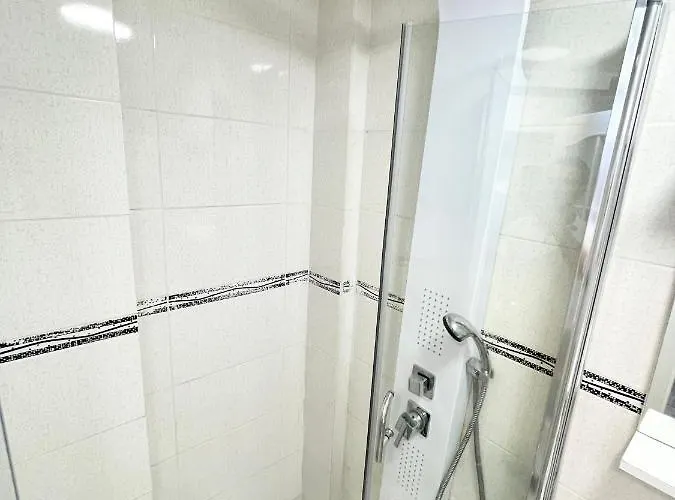 The Temple - Half Ground Level With Windows - Demisol Apartament Bucureşti