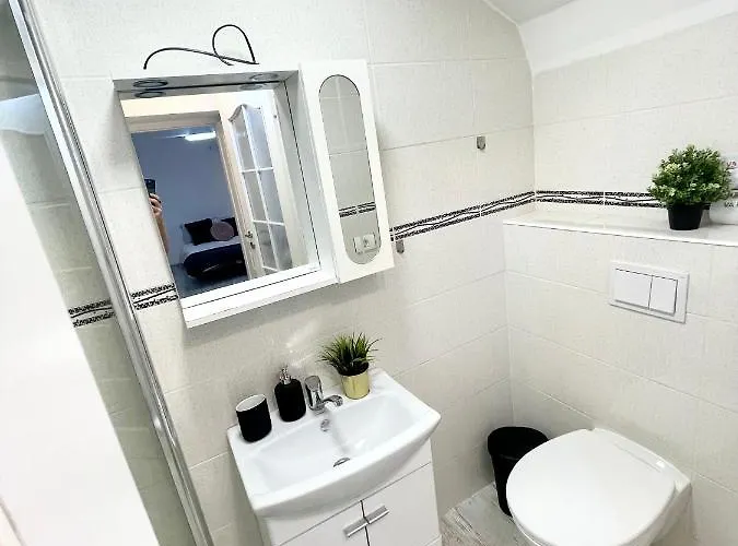 The Temple - Half Ground Level With Windows - Demisol Apartamento *