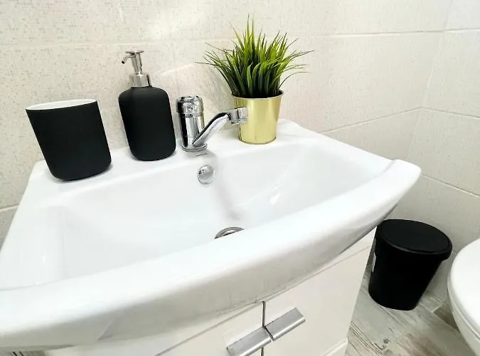 The Temple - Half Ground Level With Windows - Demisol Apartamento